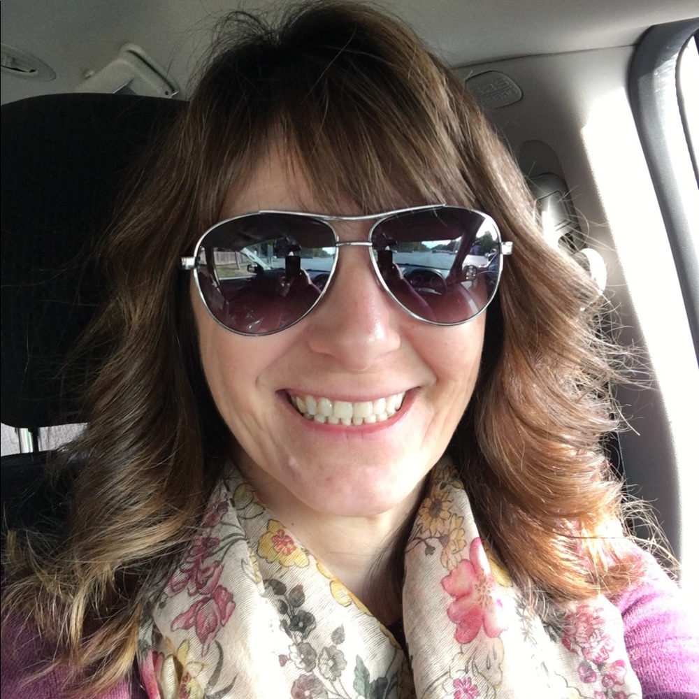 Meet your Posher, Lorrie